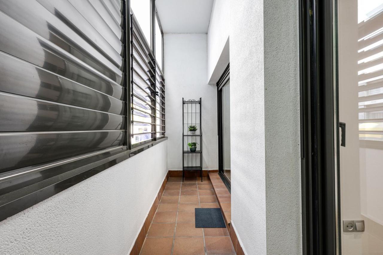 Urban Flats Vallirana Barselona Dış mekan fotoğraf