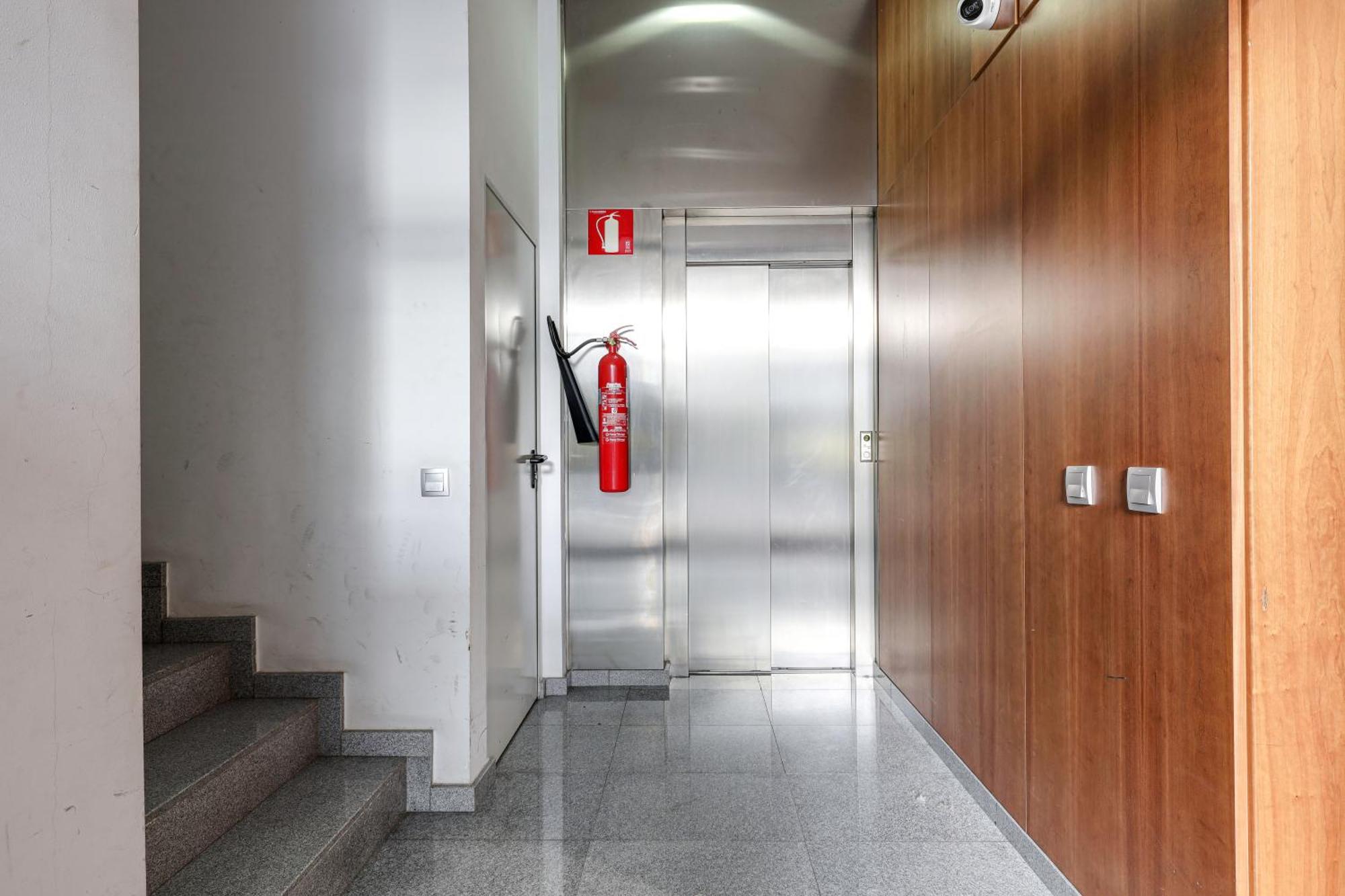 Urban Flats Vallirana Barselona Dış mekan fotoğraf